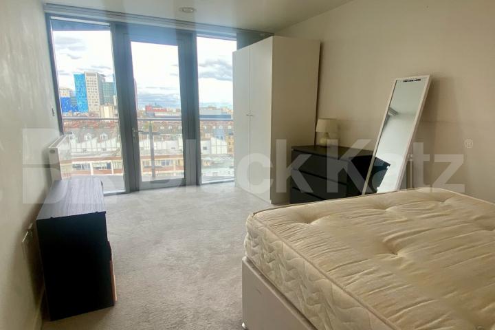 Spacious bright and airy two bedroom apartment in a very convenient location Plumbers Row, Aldgate